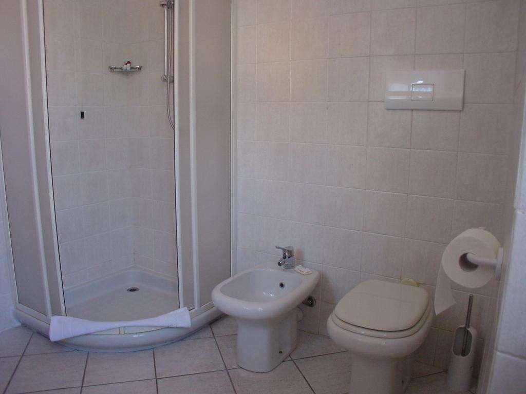 Hotel Don Abbondio Lecco Cameră foto