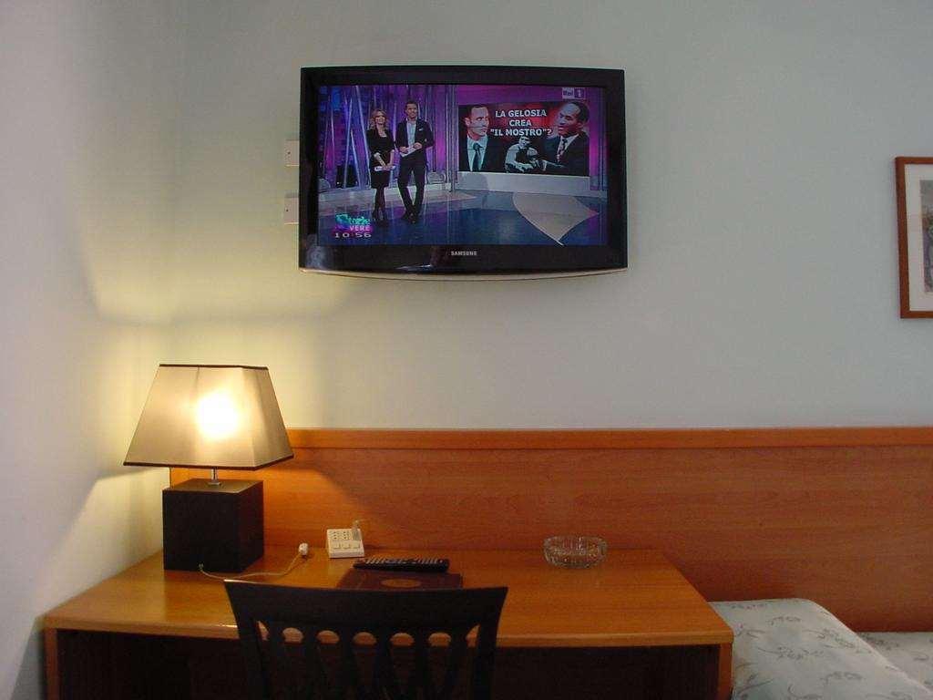Hotel Don Abbondio Lecco Cameră foto