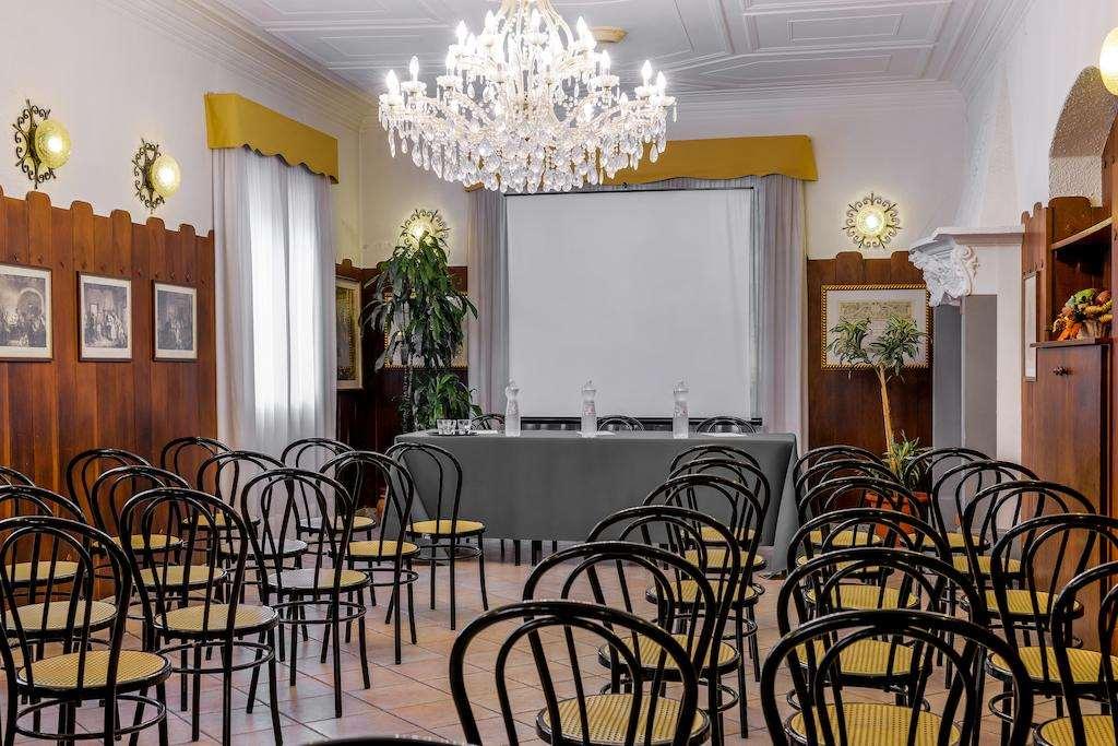 Hotel Don Abbondio Lecco Facilități foto